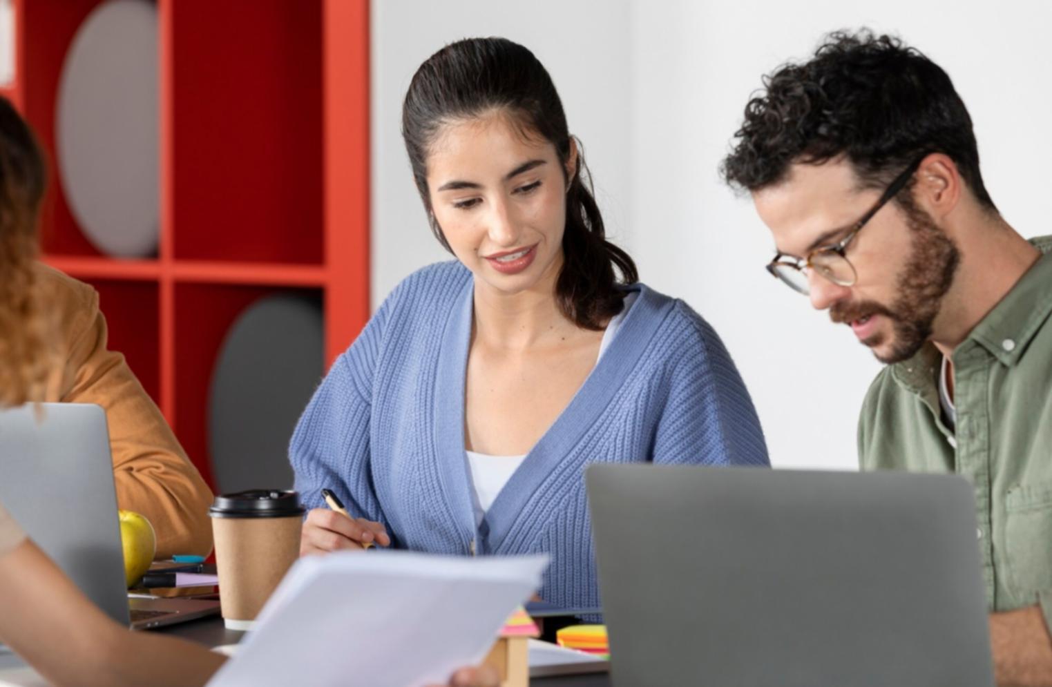 Espace de travail collaboratif avec documentation financière